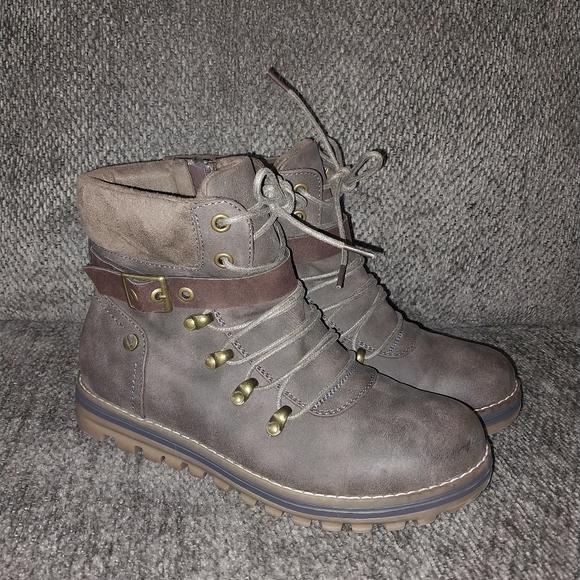 Womens boots - Picture 3 of 4